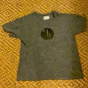 Grey t shirt with wood picture